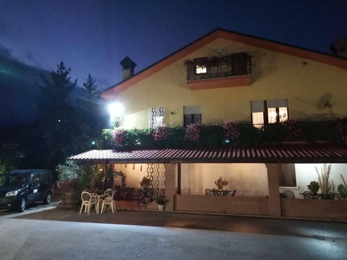 Villa Le Stanze Di Bacco à Cagnano Amiterno Extérieur photo